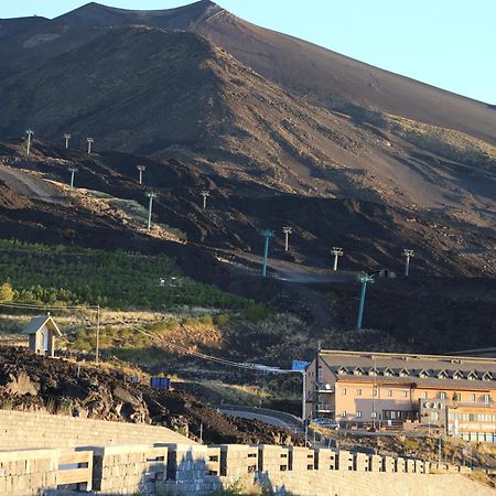 Готель Rifugio Sapienza Ніколозі Екстер'єр фото